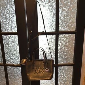Michael Kors Black Crossbody Bag Sleek and Versatile